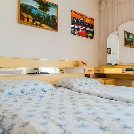 The Location In Makarska,free P, Option Bikes Guest house Makarska