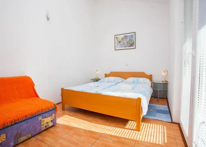 Pensionat The Location In Makarska,free P, Option Bikes 3*