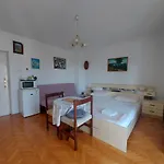 Guest house The Location In Makarska,free P, Option Bikes 3*